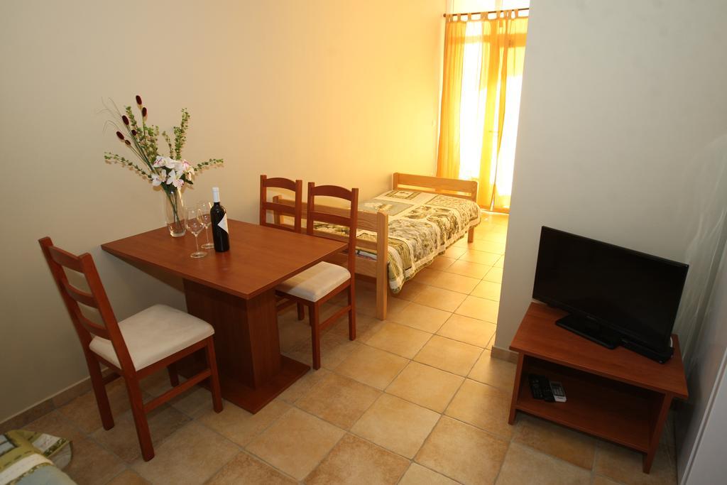 Sea View Apartments Nina Vrsi Habitación foto