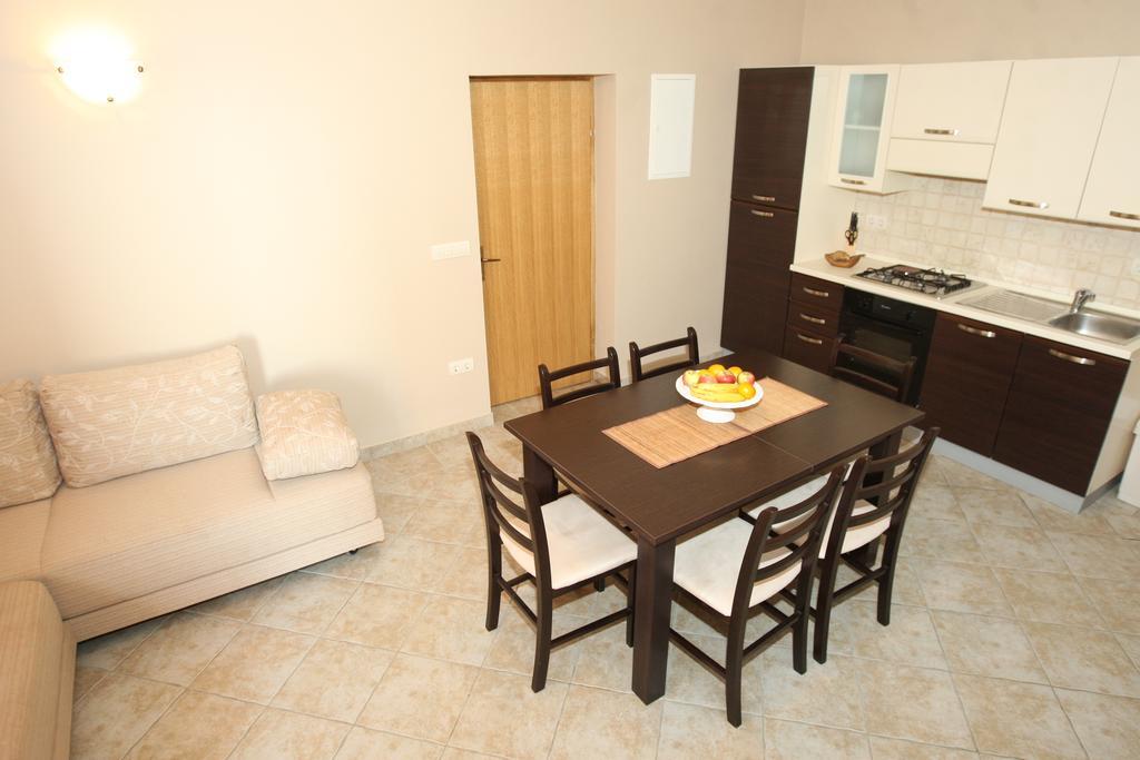 Sea View Apartments Nina Vrsi Habitación foto